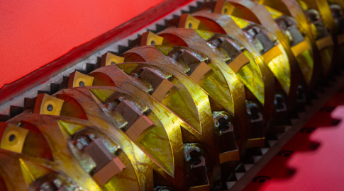 Powerful Rotor, High-Performance Shredding Potente rotor, trituración de alto rendimiento