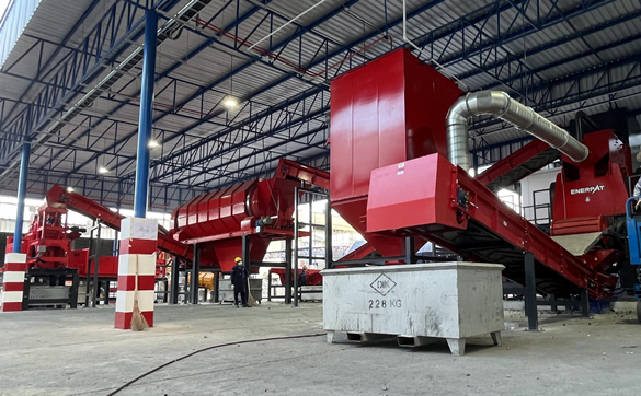 IT Waste Shredding and Sorting Line Línea de trituración y clasificación de residuos informáticos