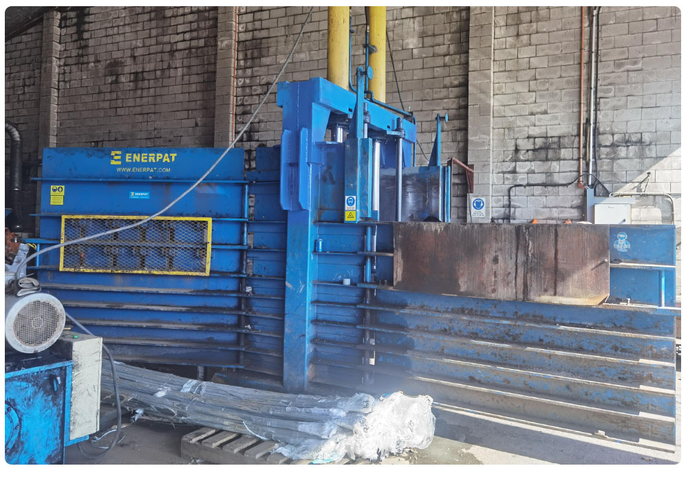 Empacadora de neumáticos