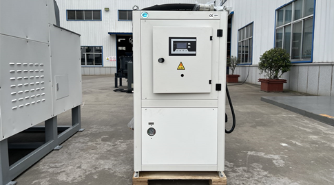 Industrial Cooling & Continuous Operation Refrigeración industrial y funcionamiento continuo