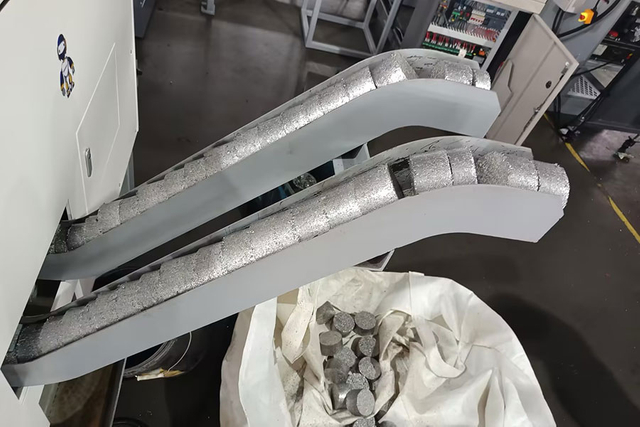 Compactador de virutas de metal
