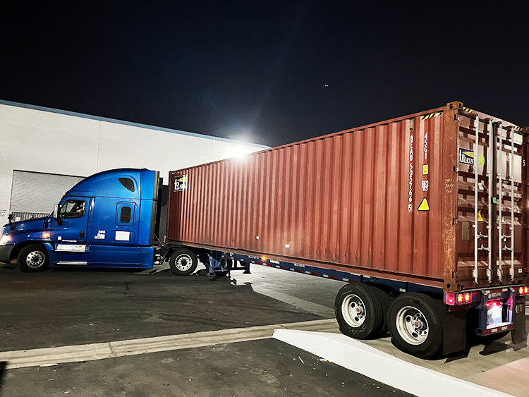 El equipo de reciclaje ENERPAT llega con éxito al almacén de EE. UU.