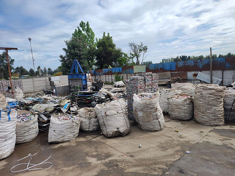 El desaf&iacute;o: latas voluminosas, espacio limitado y costos de transporte