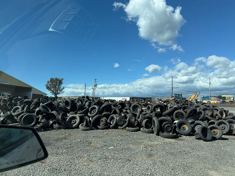 Empacadora de llantas de desecho para mejorar el manejo de materiales