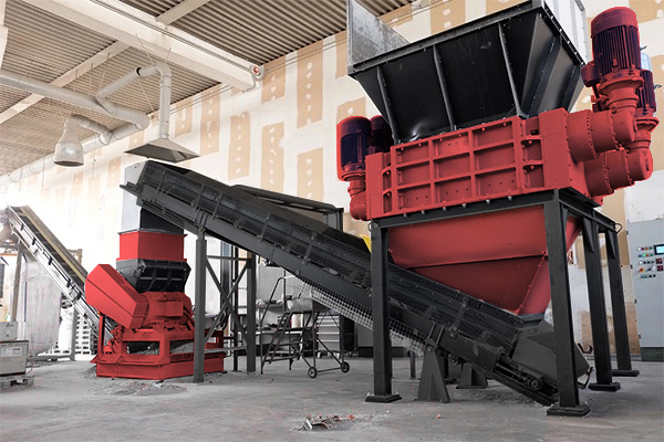 Materiales: colchón, sofá.